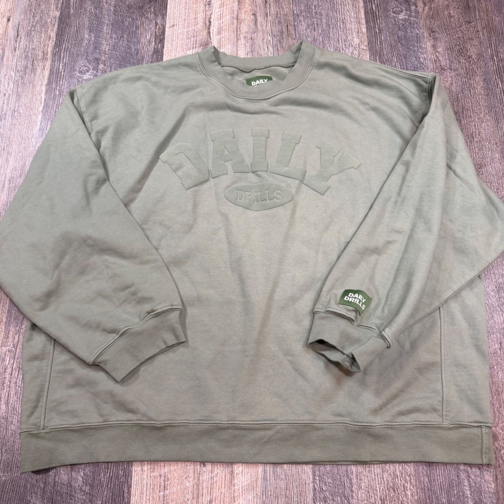 Daily Drills Sweatshirt Women M/L Green Oversized Puff Print Crewneck Pullover